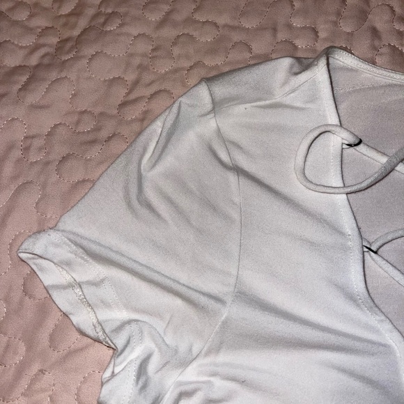 White Short Sleeve American Eagle T shirt - Picture 3 of 3